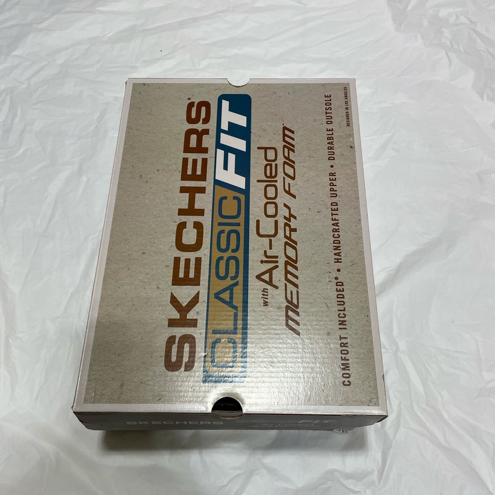 Skechers Classic Fit with Air-Cooled Memory Foam